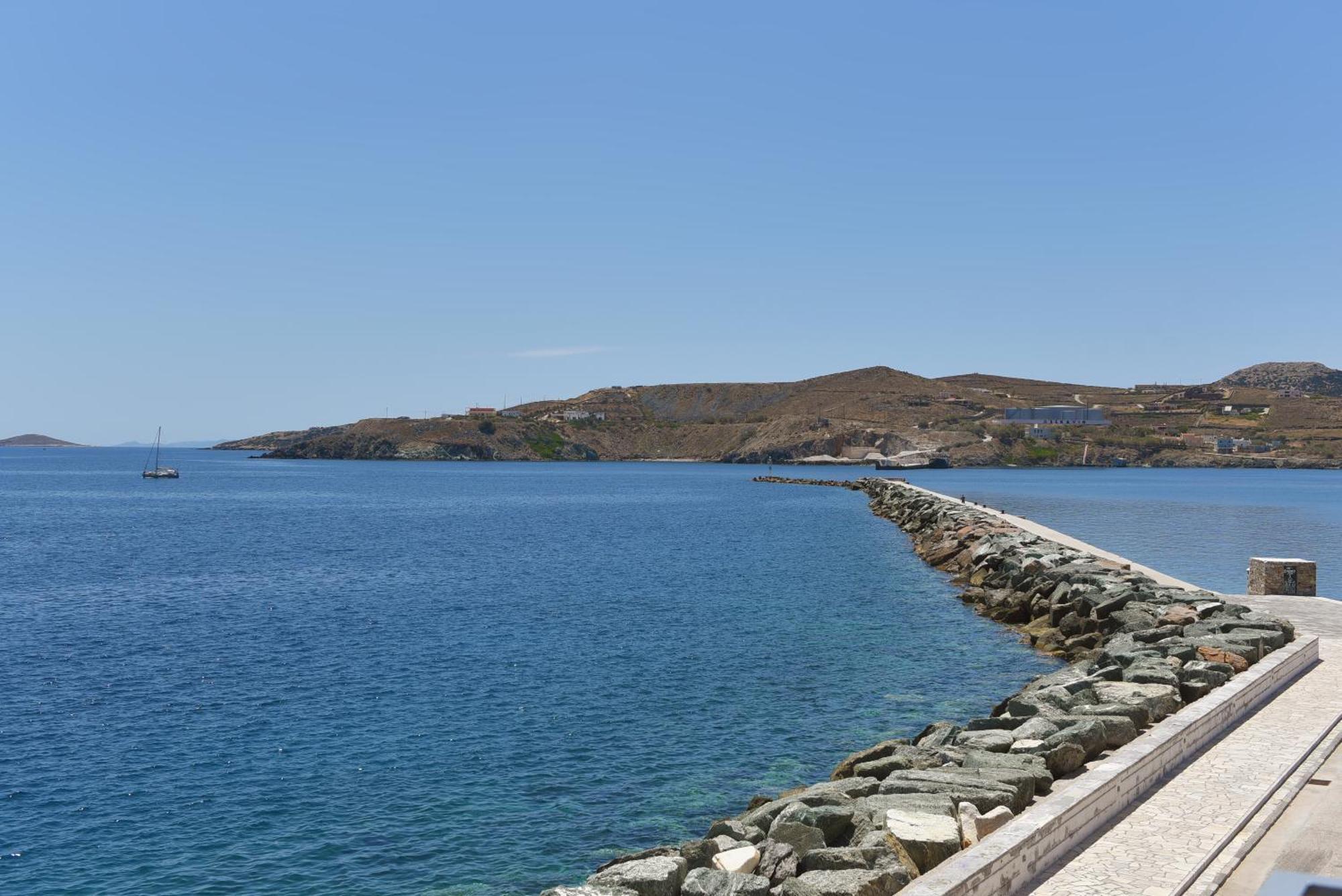 Anaya Suites Ermoupoli Bagian luar foto